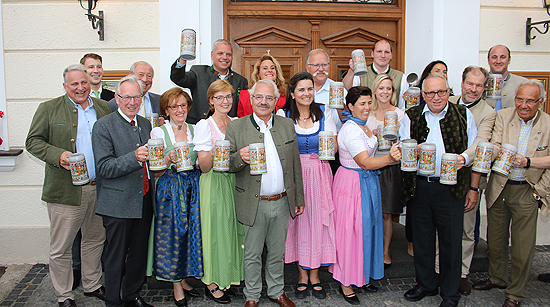 Der Festkrug der Wiesnwirte 2016 wurde am 26.07.2016 vorgestellt (©Foto:  Martin Schmitz)